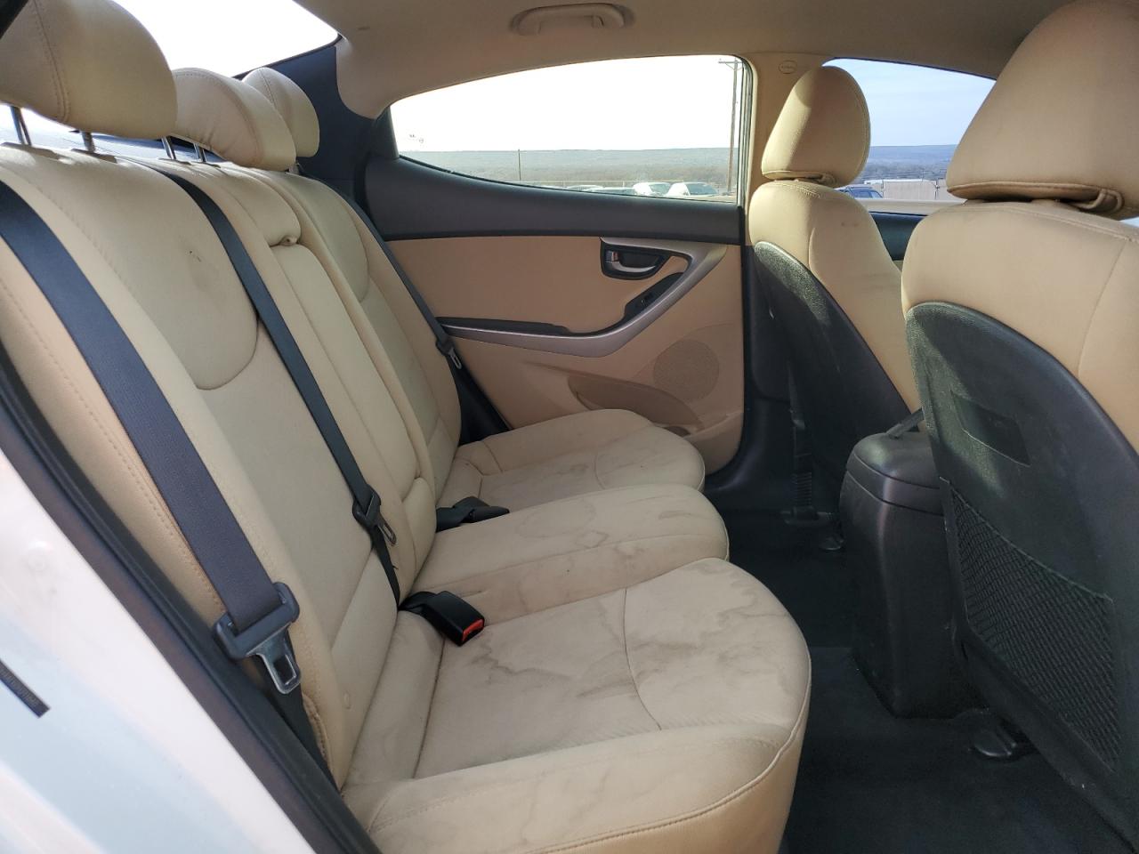 2013 Hyundai Elantra - Image 10