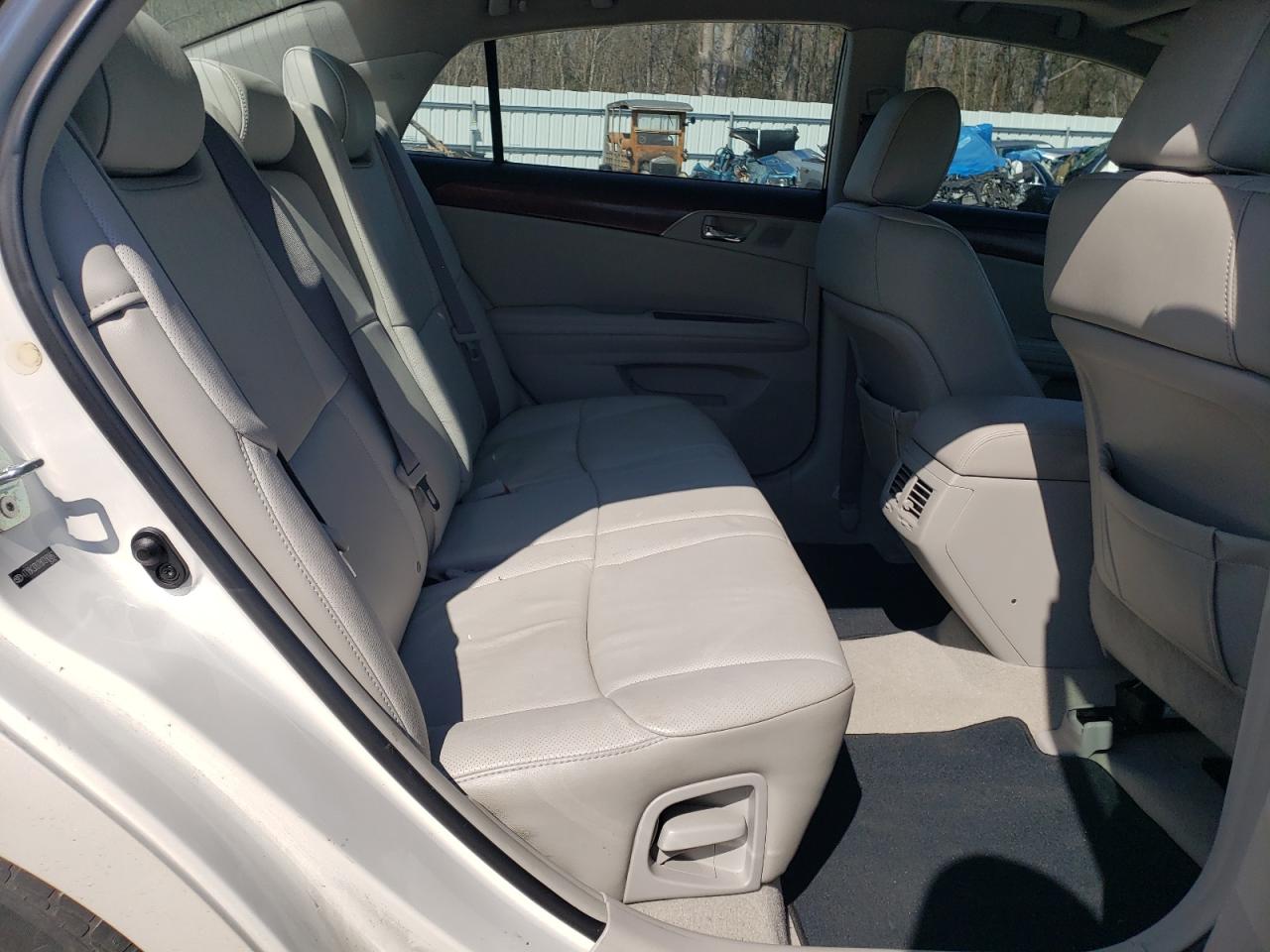 2011 Toyota Avalon - Image 10