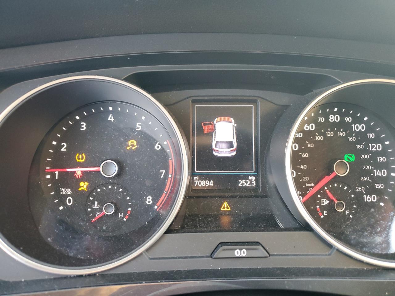 2020 Volkswagen Tiguan - Image 9