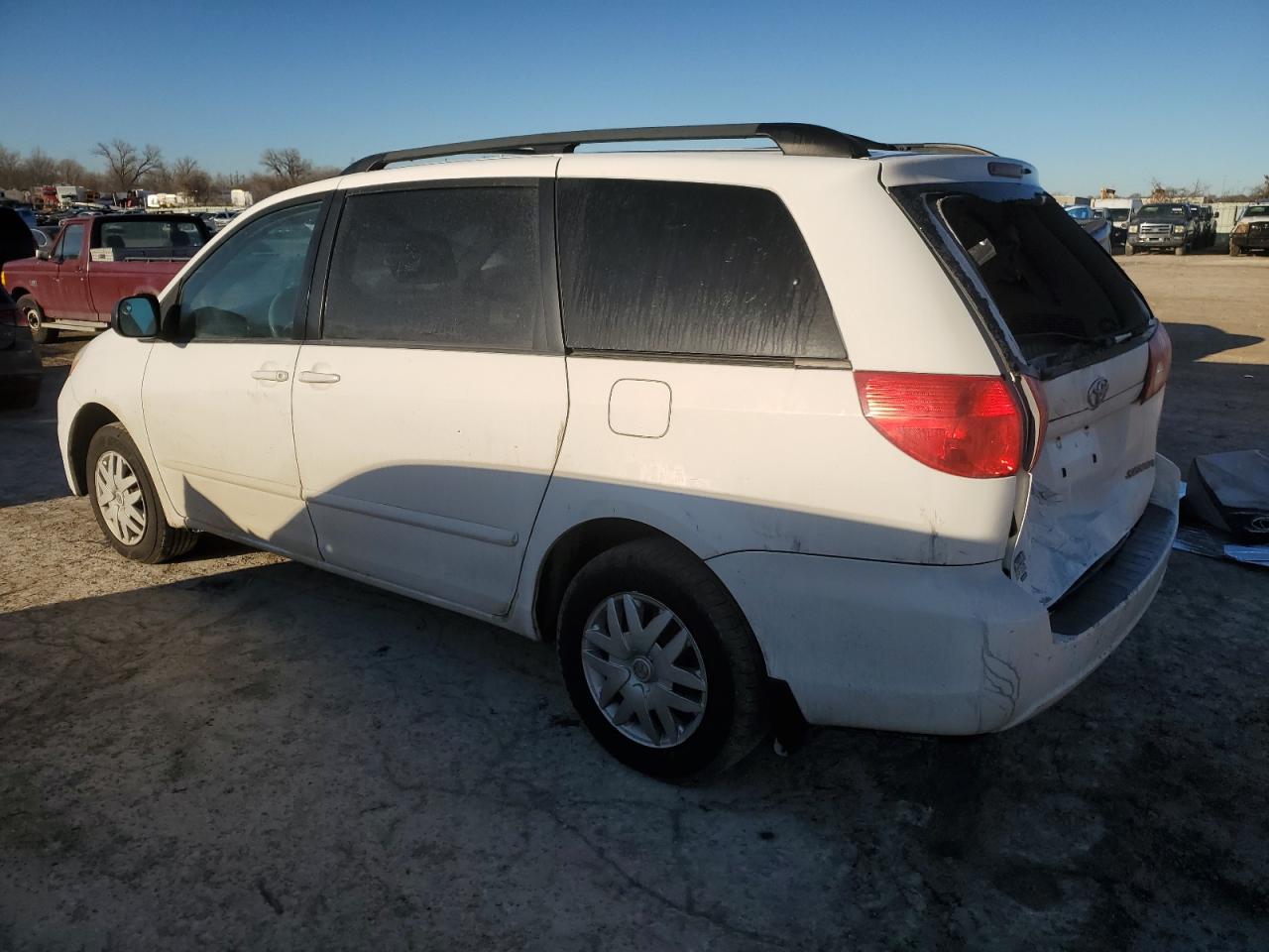 2007 Toyota Sienna - Image 2