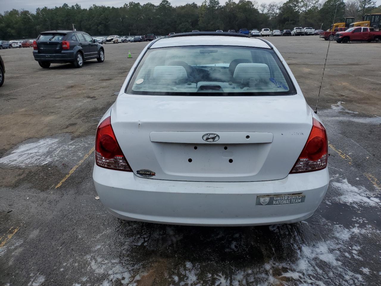 2005 Hyundai Elantra - Image 6