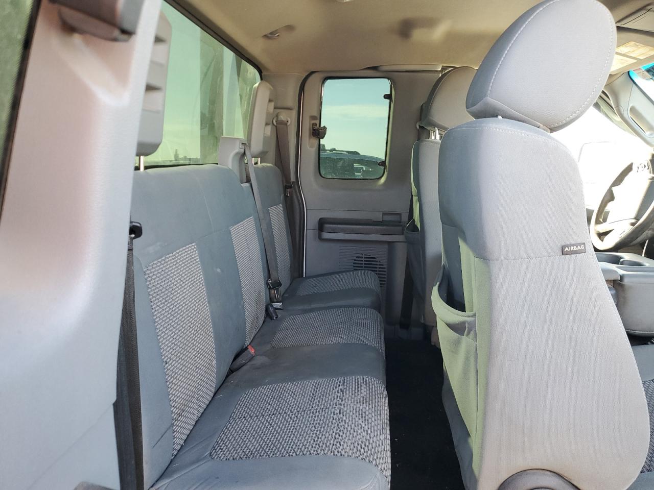 2015 Ford F450 - Image 10