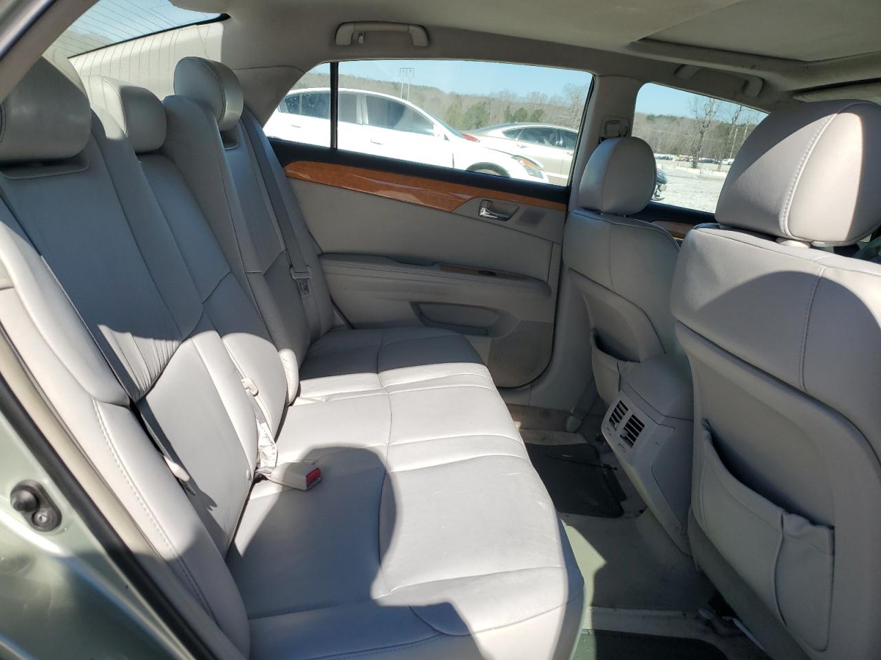 2007 Toyota Avalon - Image 10