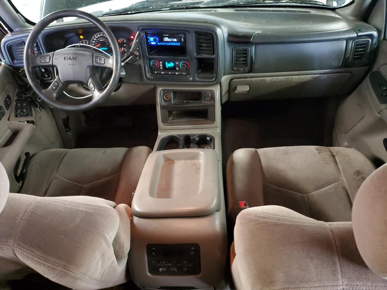 2004 GMC Yukon - Image 8
