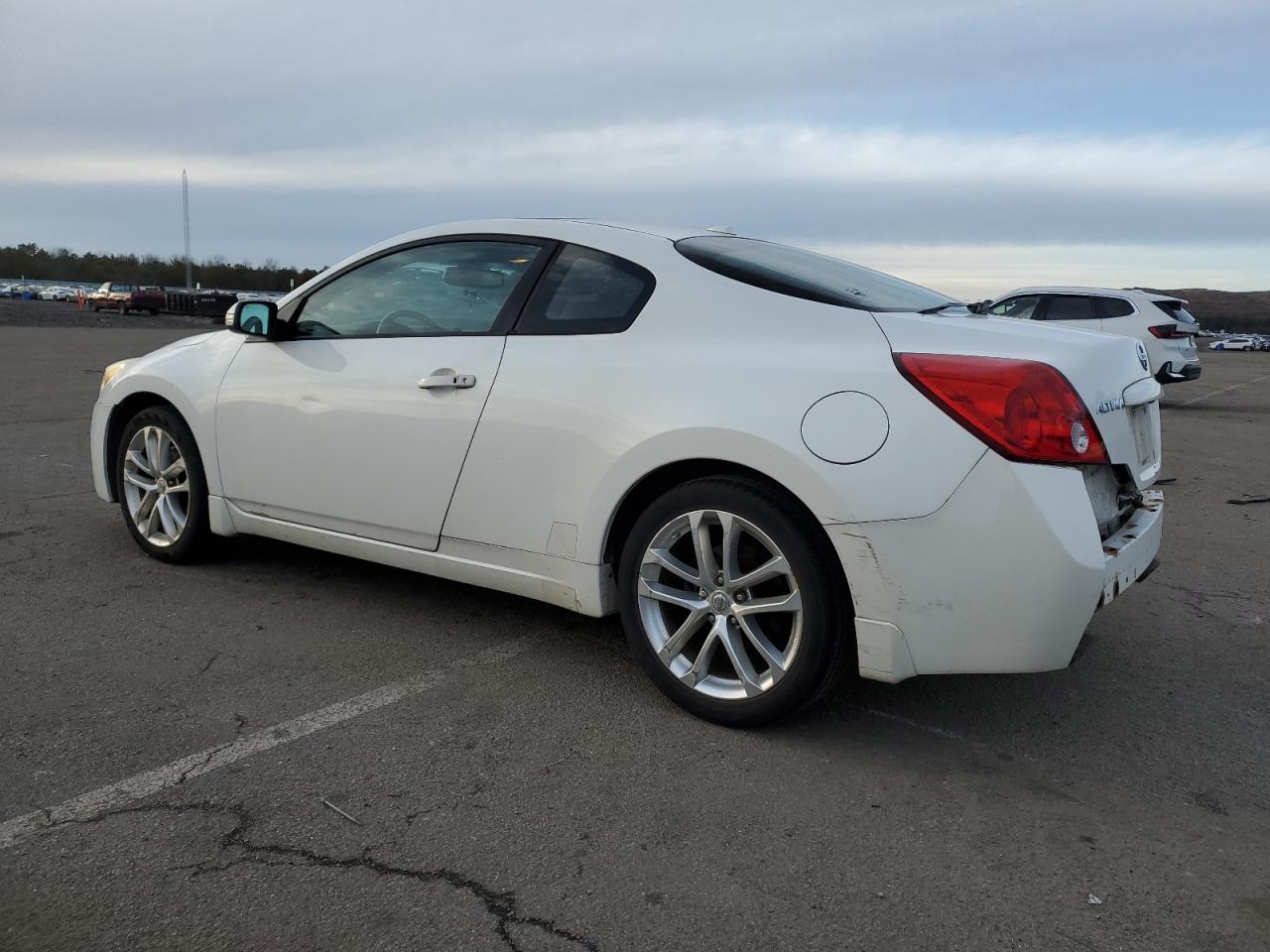 2011 Nissan Altima - Image 2