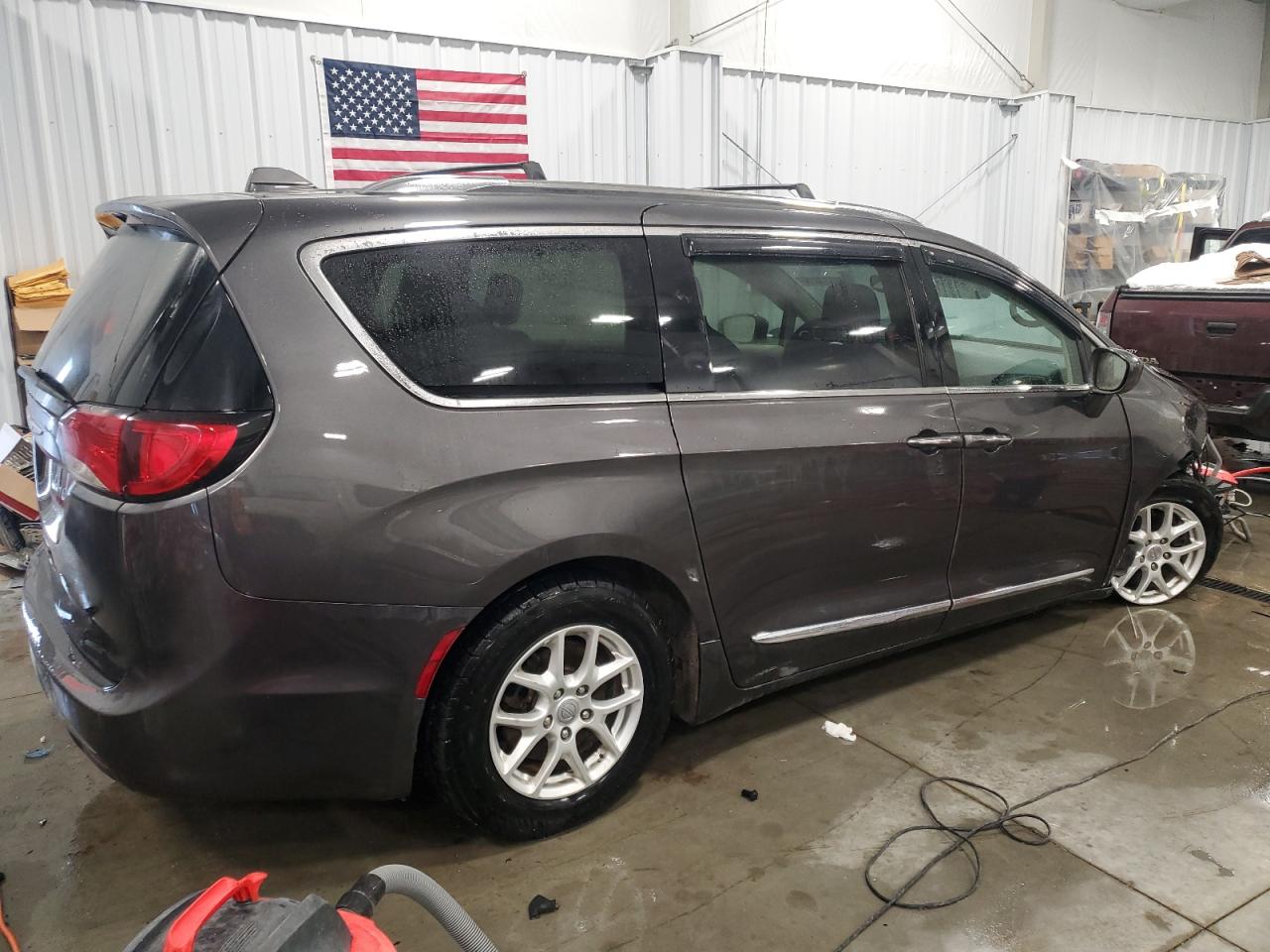 2020 Chrysler Pacifica - Image 3