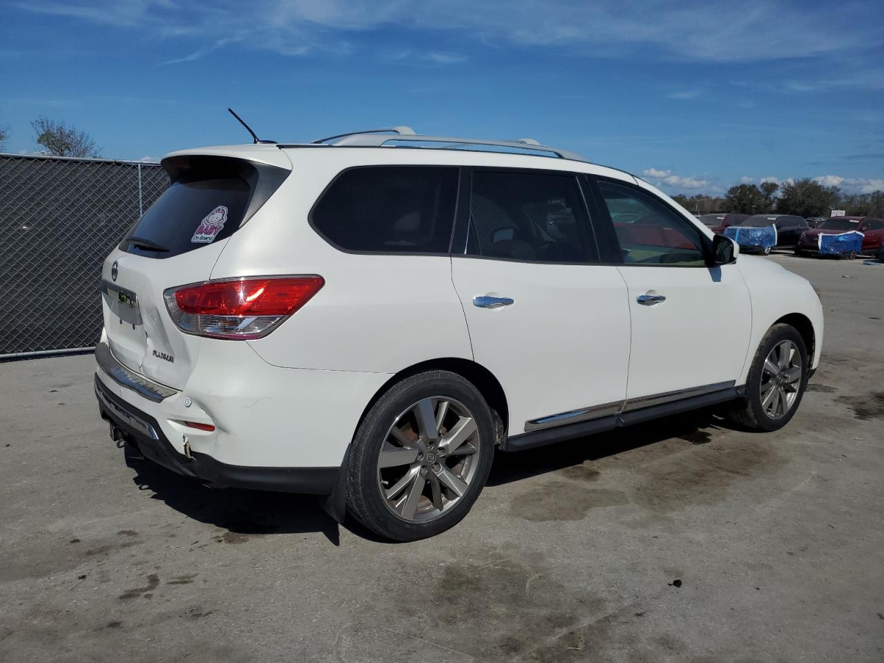 2014 Nissan Pathfinder - Image 3