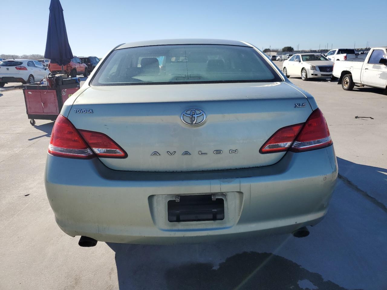 2005 Toyota Avalon - Image 7