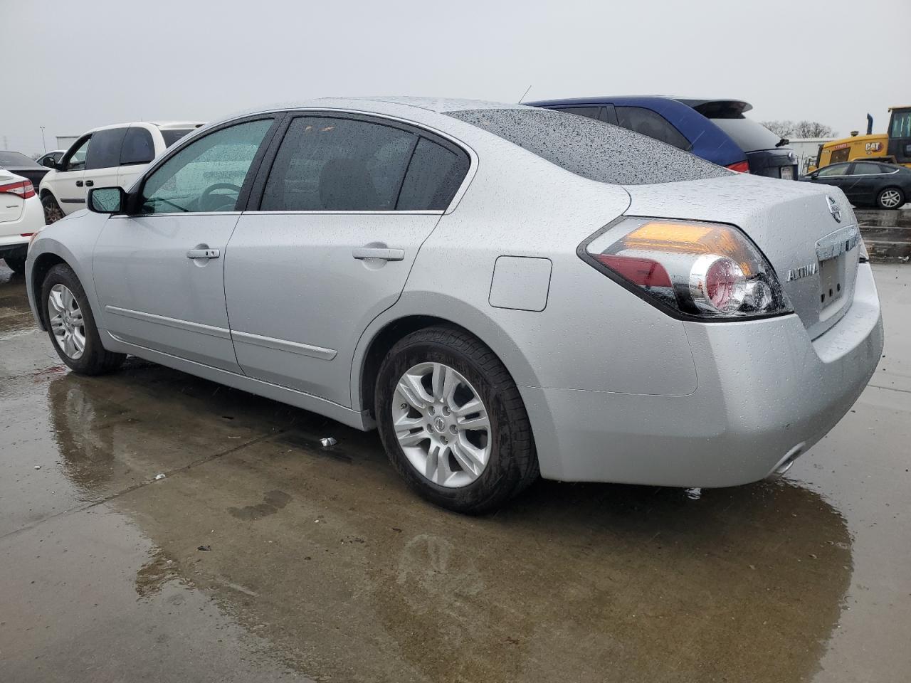 2010 Nissan Altima - Image 2