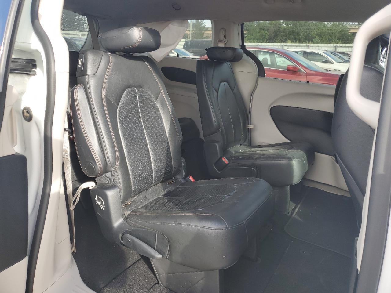 2019 Chrysler Pacifica - Image 11