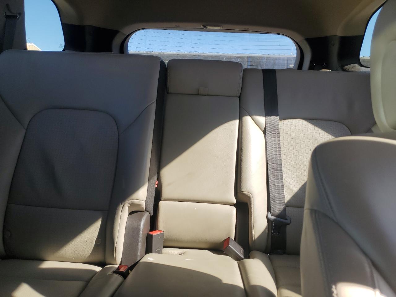 2013 Hyundai Santa Fe - Image 10