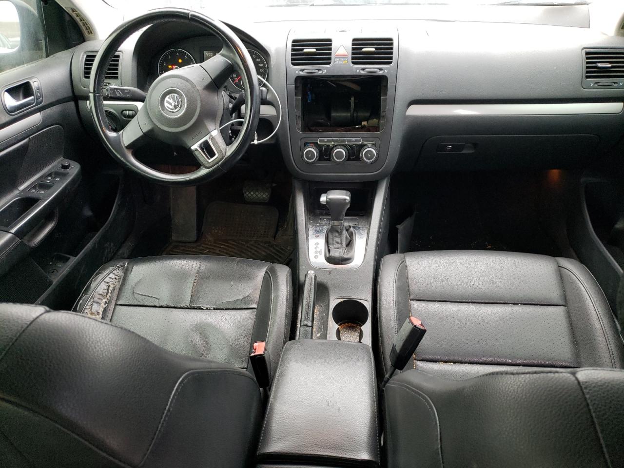 2010 Volkswagen Jetta - Image 8