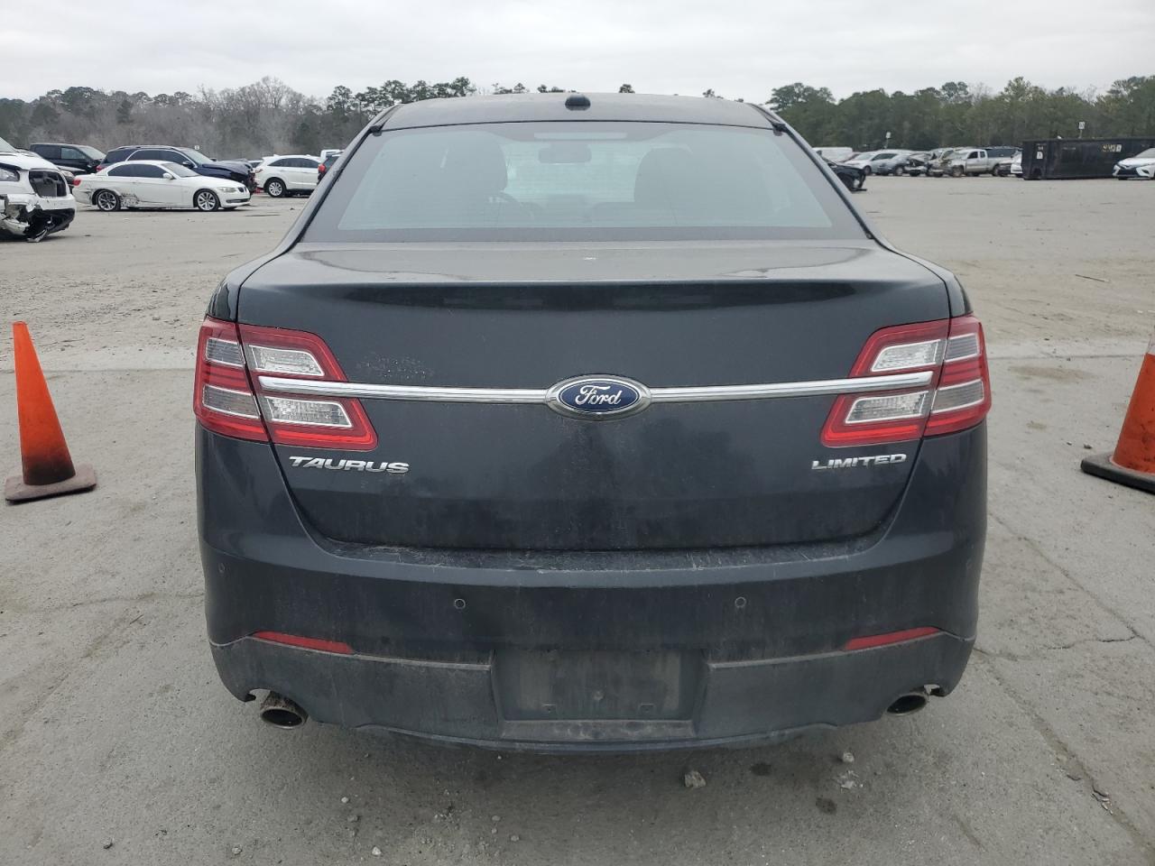 2015 Ford Taurus - Image 6