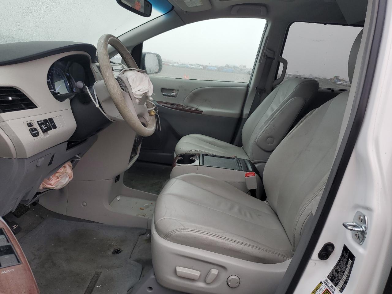 2013 Toyota Sienna - Image 7