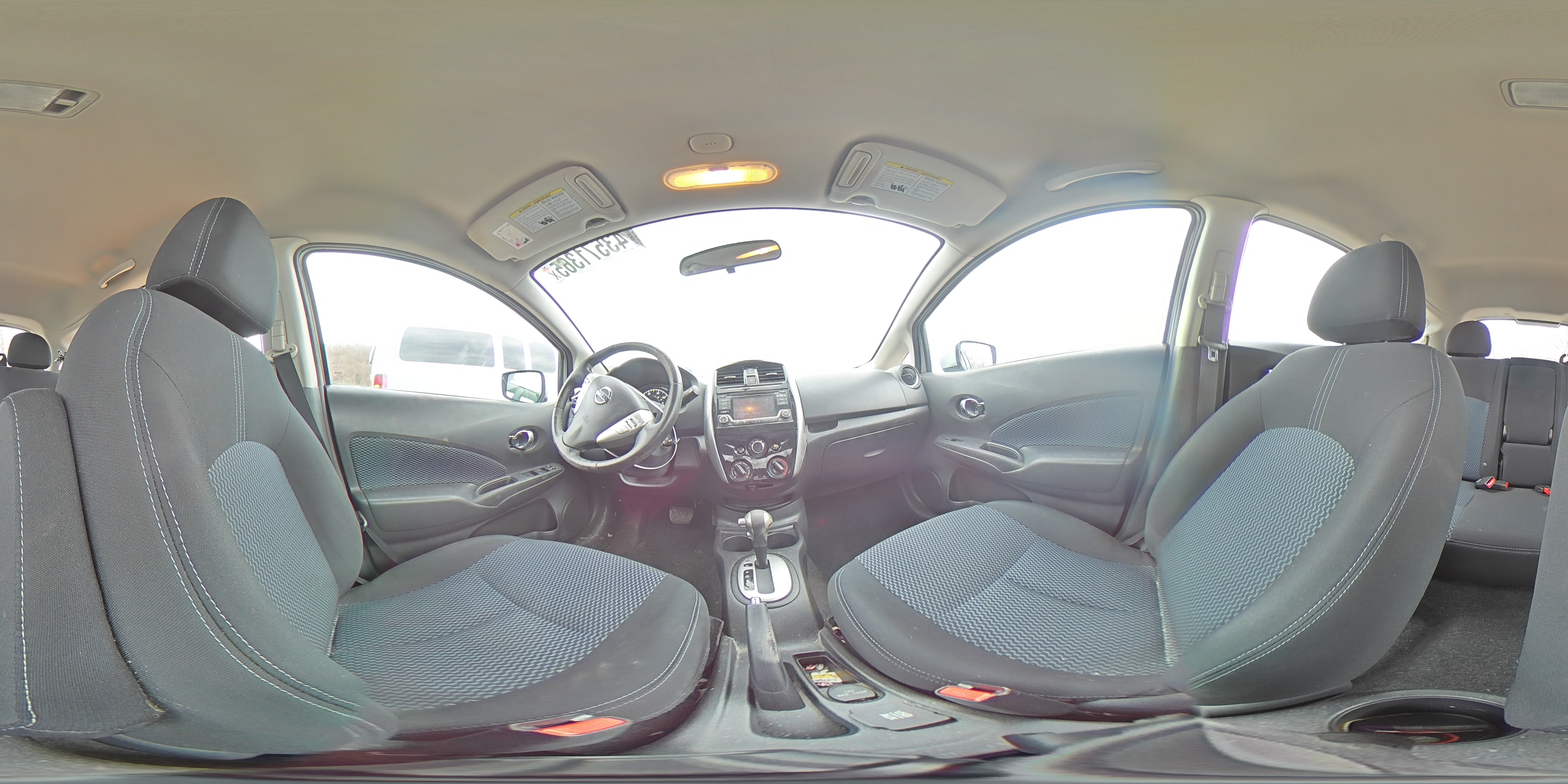 2015 Nissan Versa - Image 12