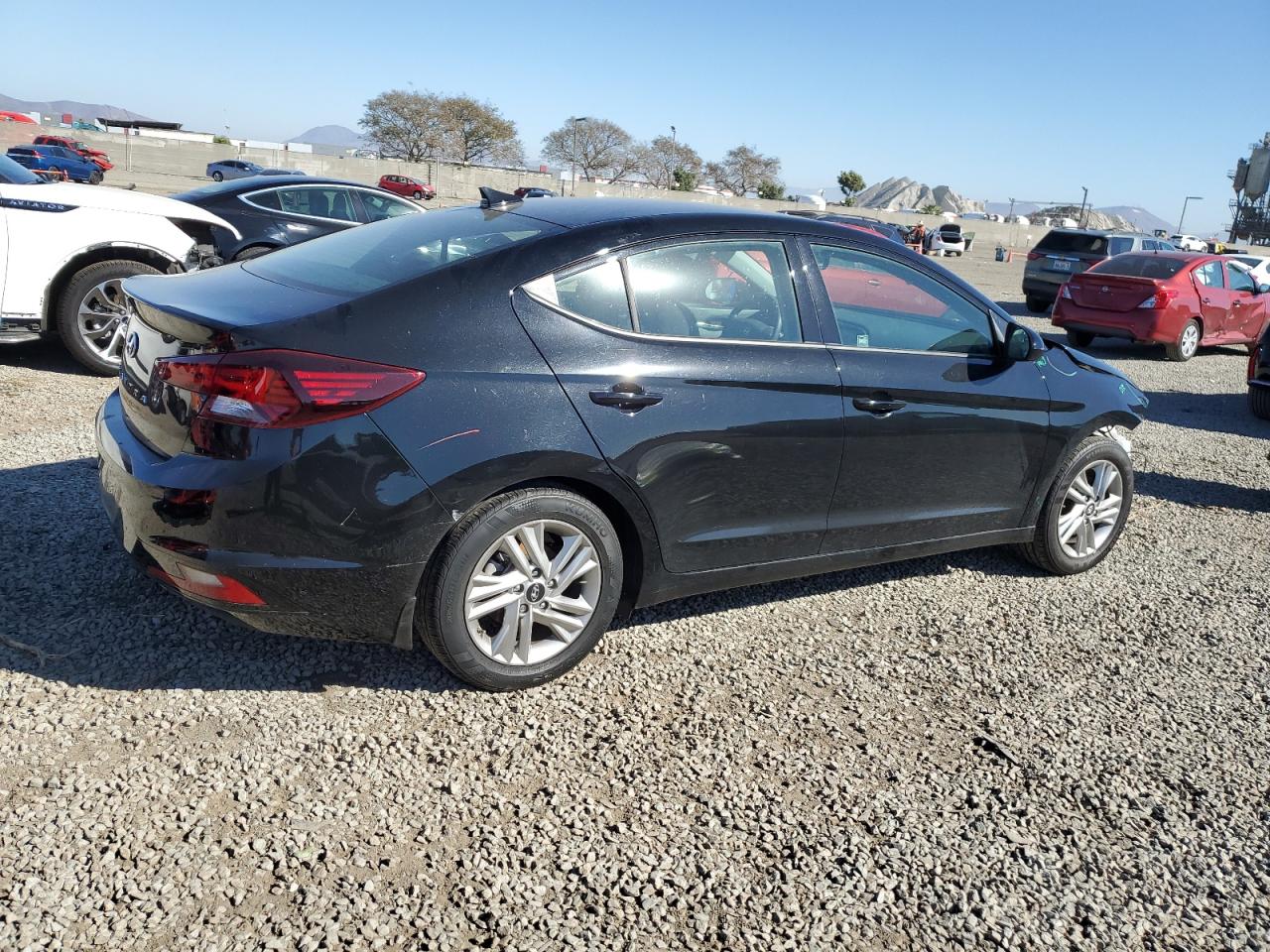 2020 Hyundai Elantra - Image 3