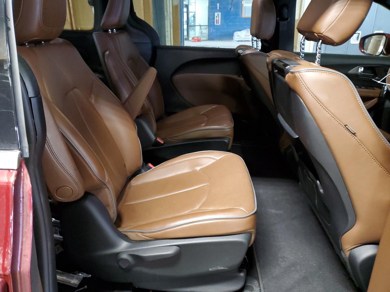 2020 Chrysler Pacifica - Image 11