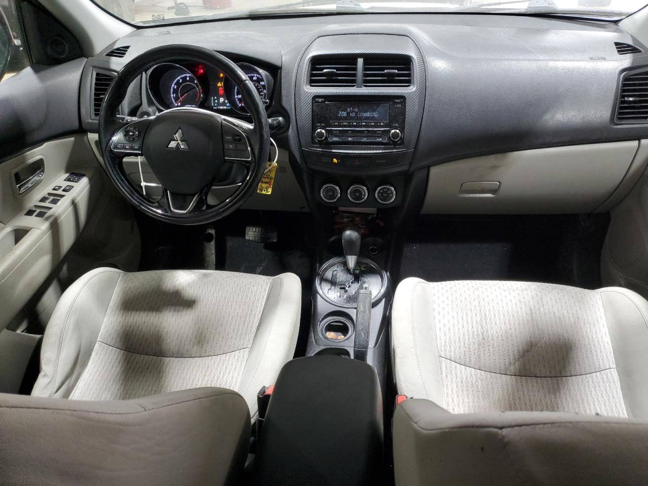 2017 Mitsubishi Outlander - Image 8