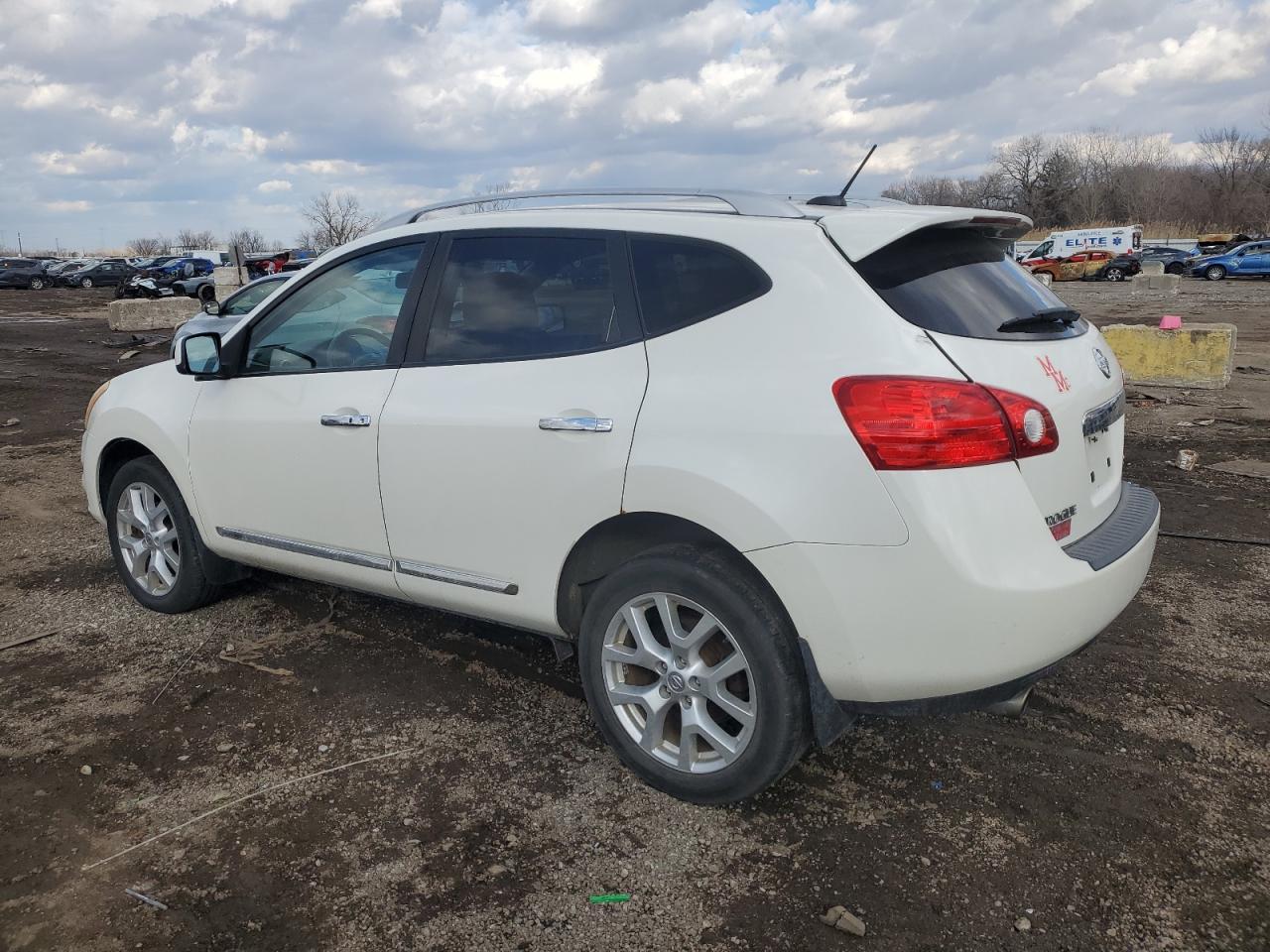 2011 Nissan Rogue - Image 2
