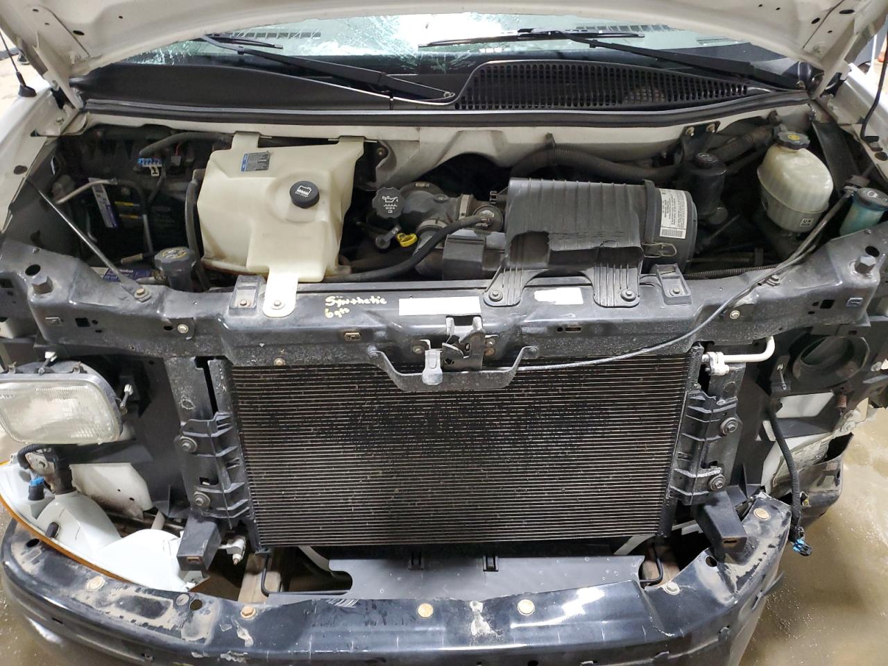 2005 Chevrolet Express - Image 12