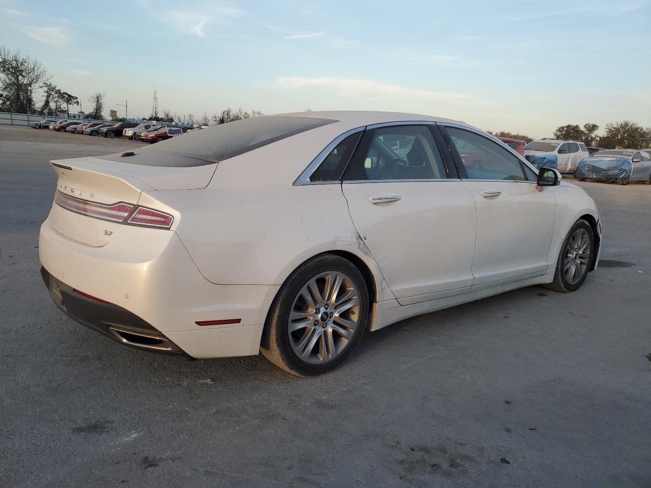 2016 Lincoln MKZ - Image 3