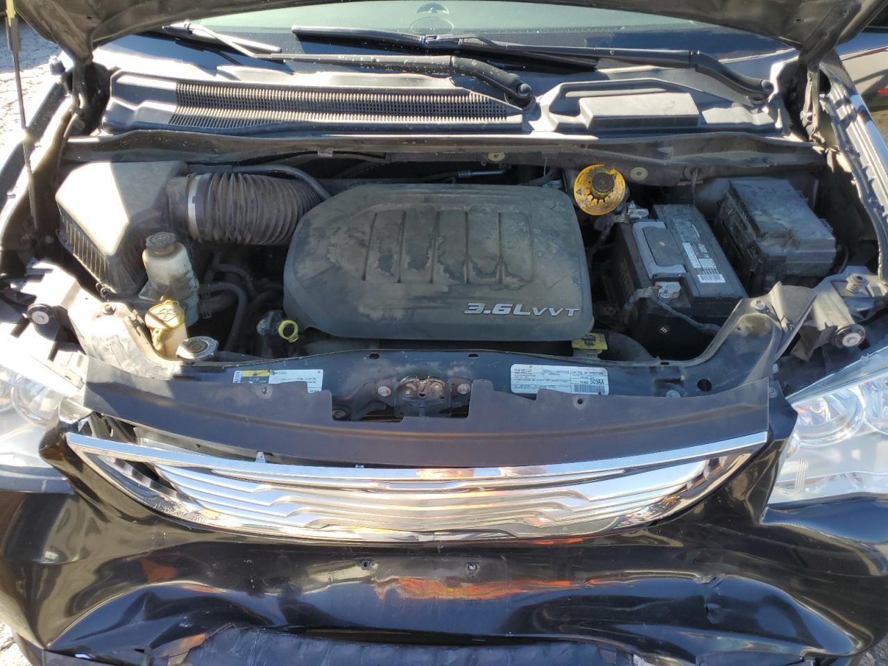 2016 Chrysler Town & Country - Image 12