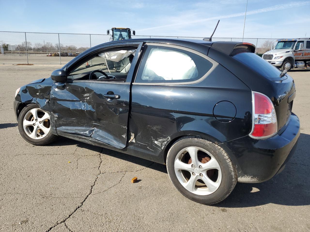 2010 Hyundai Accent - Image 2