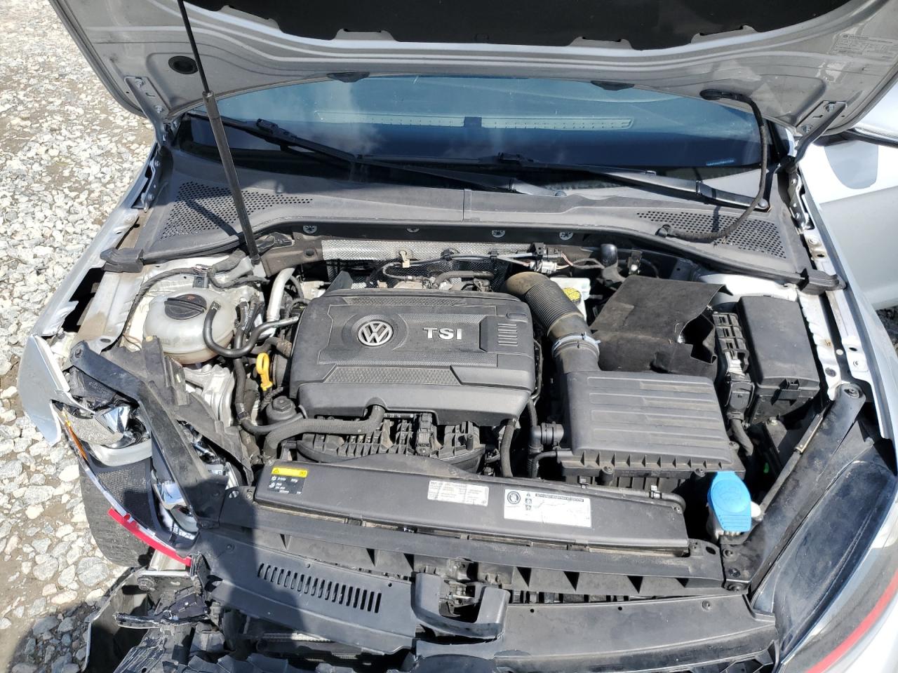 2015 Volkswagen GTI - Image 13