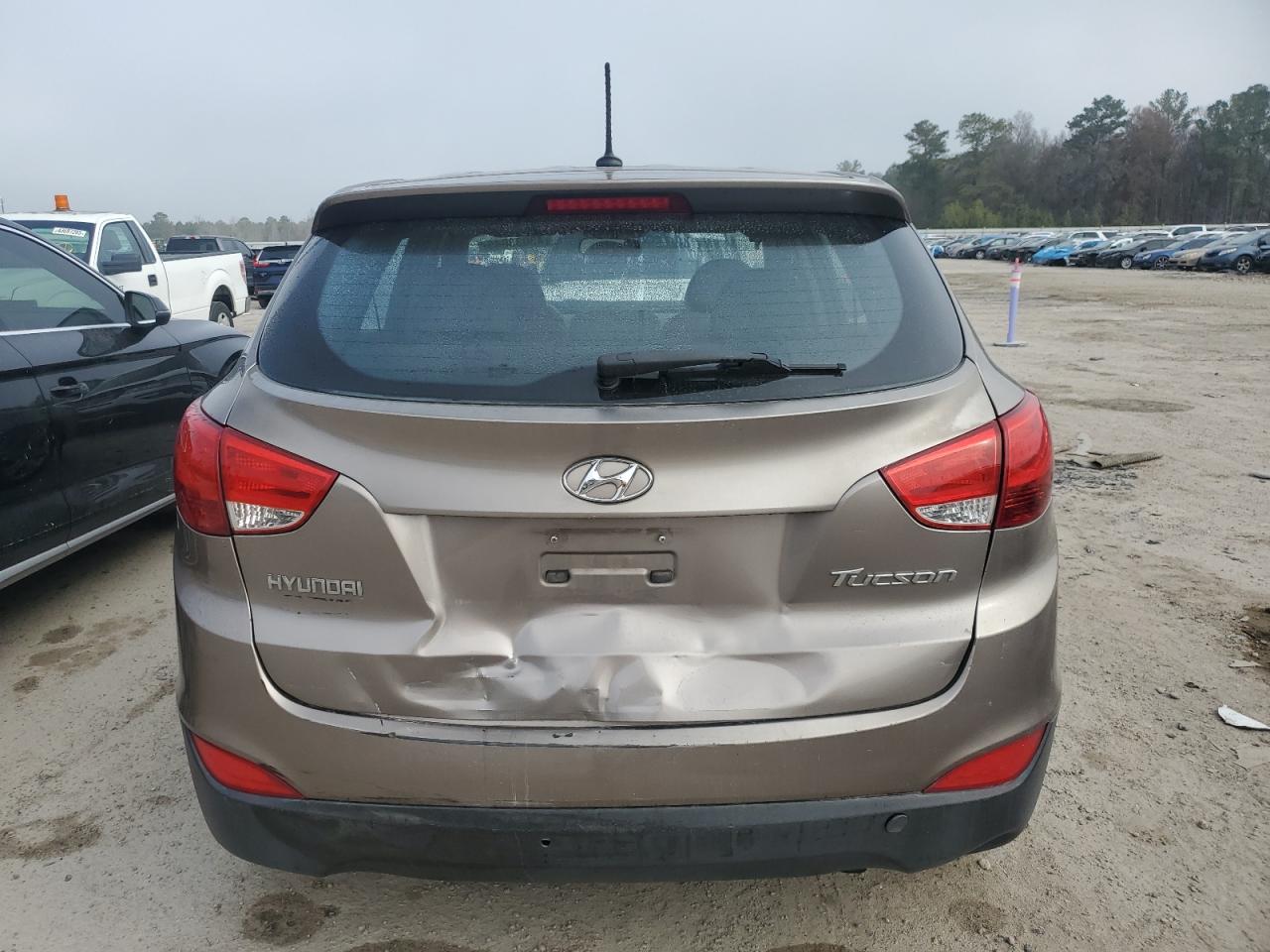 2010 Hyundai Tucson - Image 6