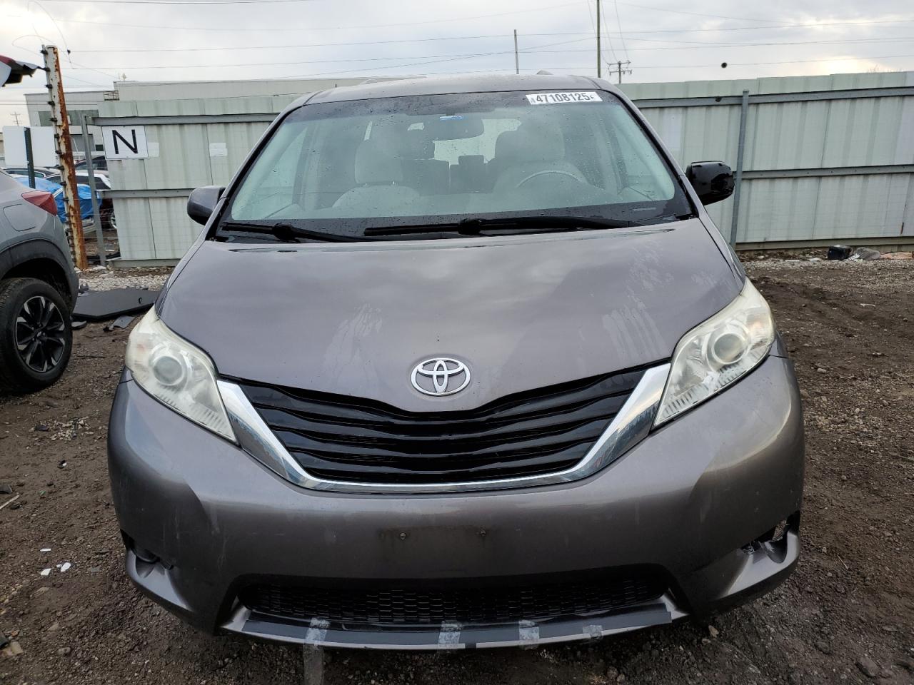 2011 Toyota Sienna - Image 5