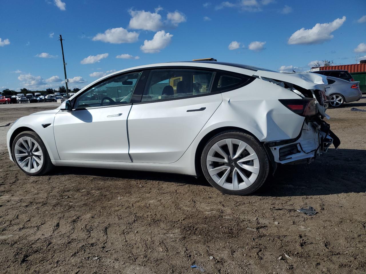 Фото: 5YJ3E1EA9PF647417 - 2