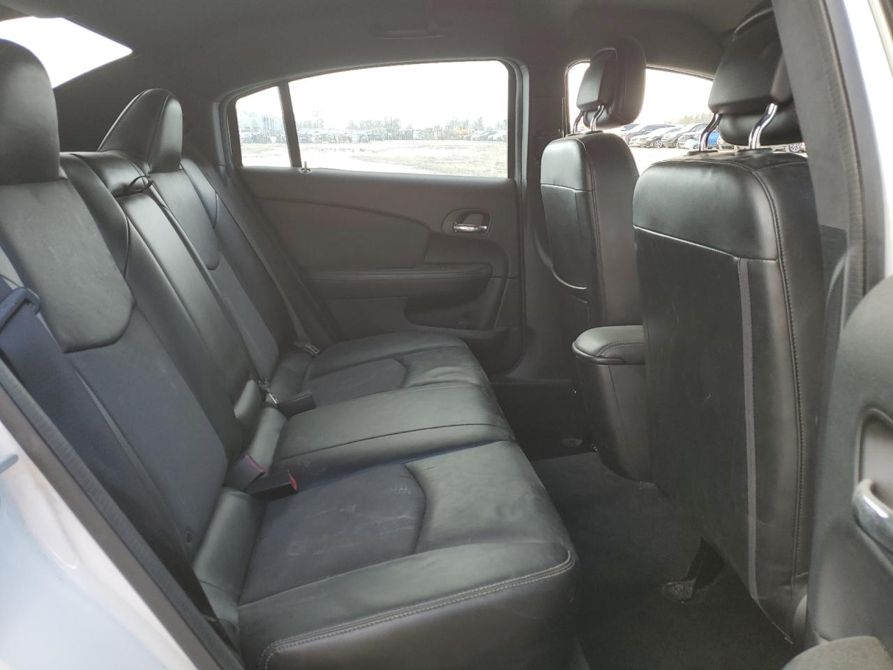 2013 Chrysler 200 - Image 12