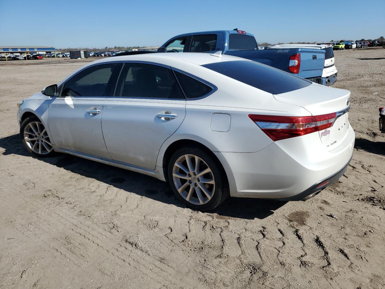 2013 Toyota Avalon - Image 2