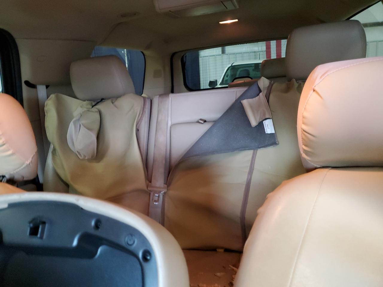 2014 Chevrolet Suburban - Image 10