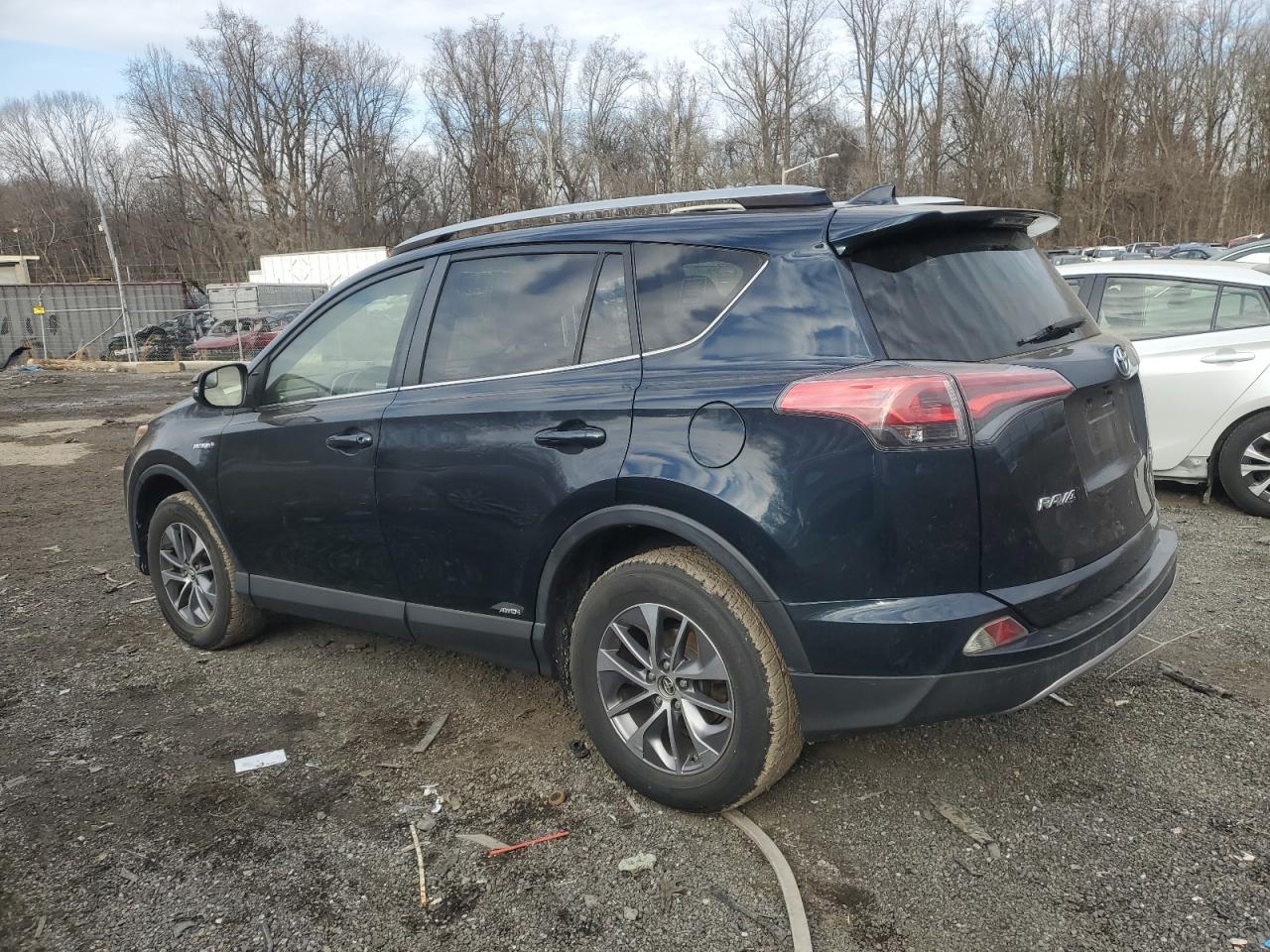 2017 Toyota RAV 4 - Image 2