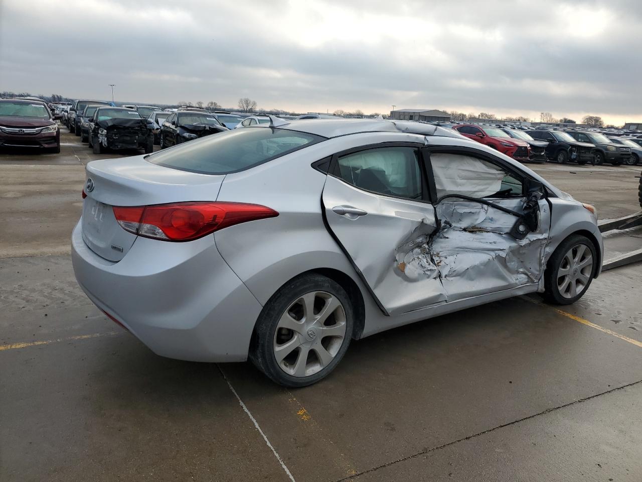 2012 Hyundai Elantra - Image 3