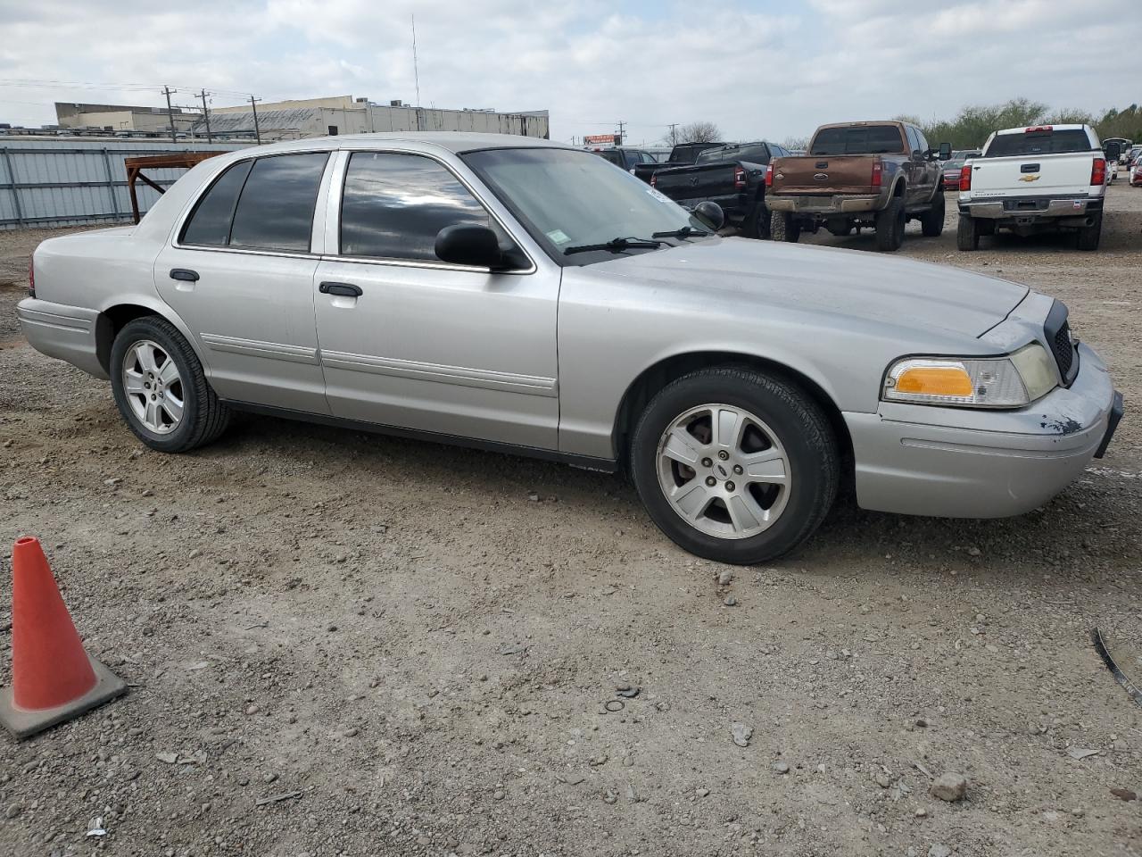 2009 Ford Crown Victoria - Image 4