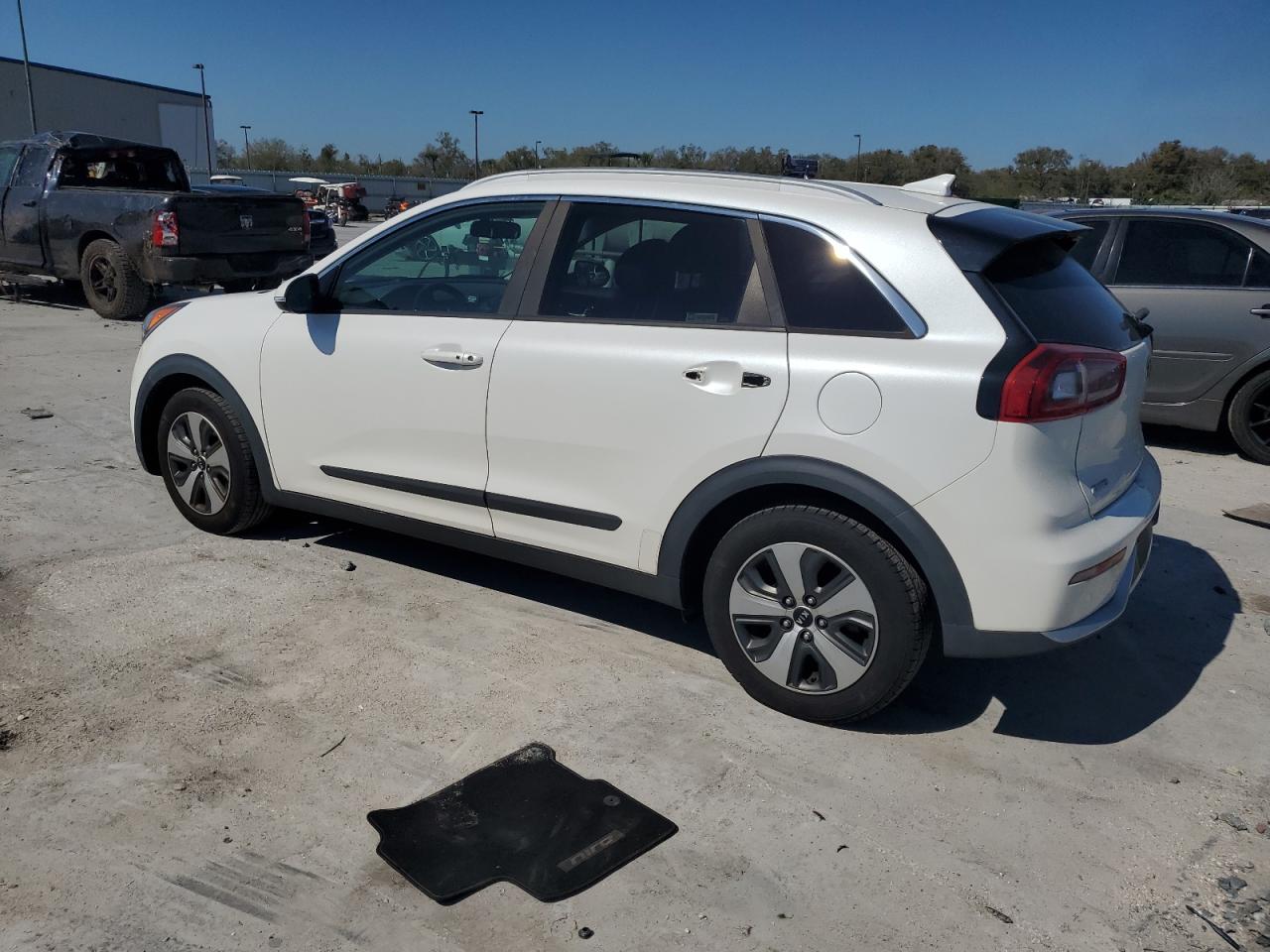 2017 Kia Niro - Image 2