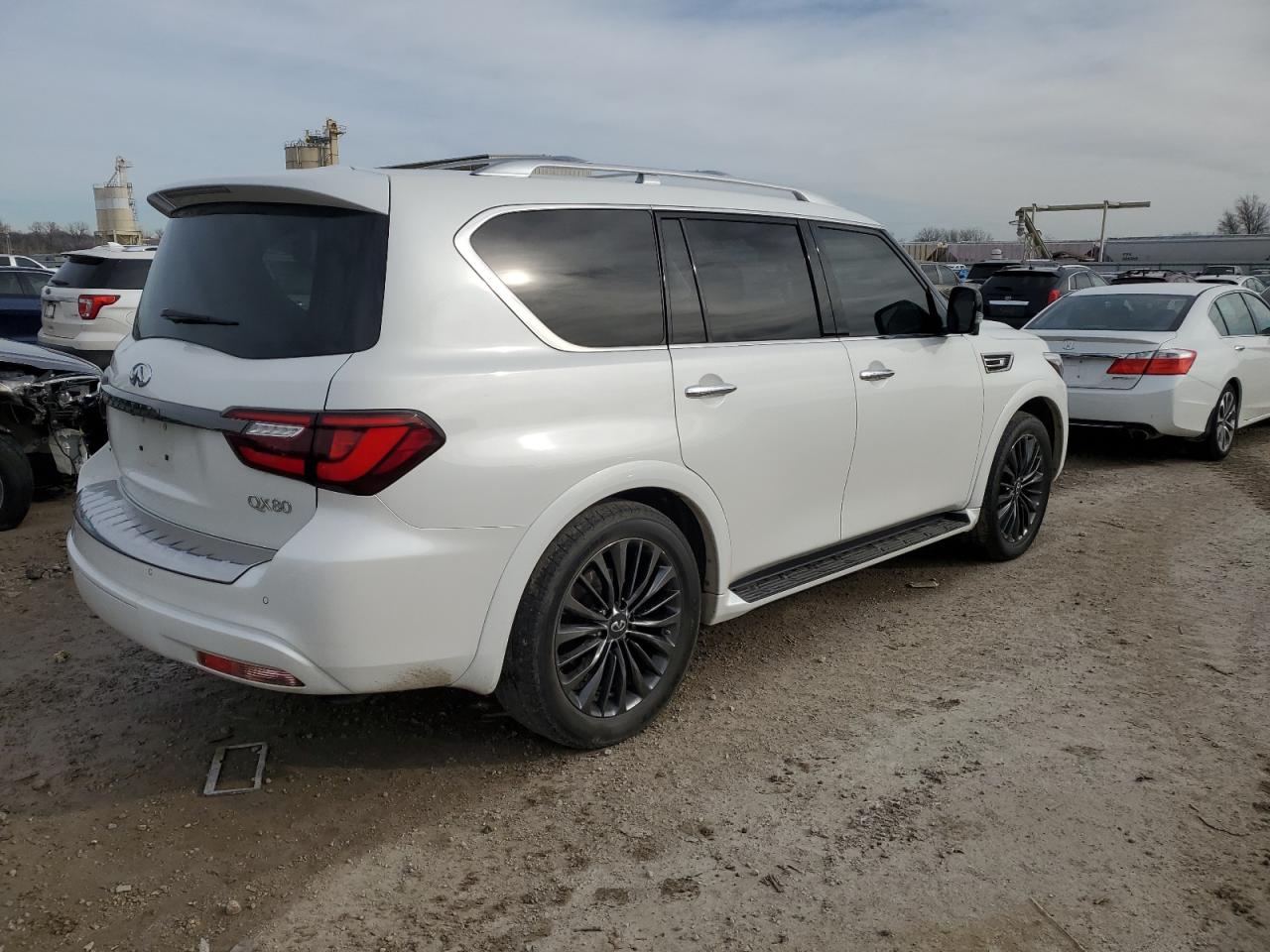 2021 Infiniti QX80 - Image 3