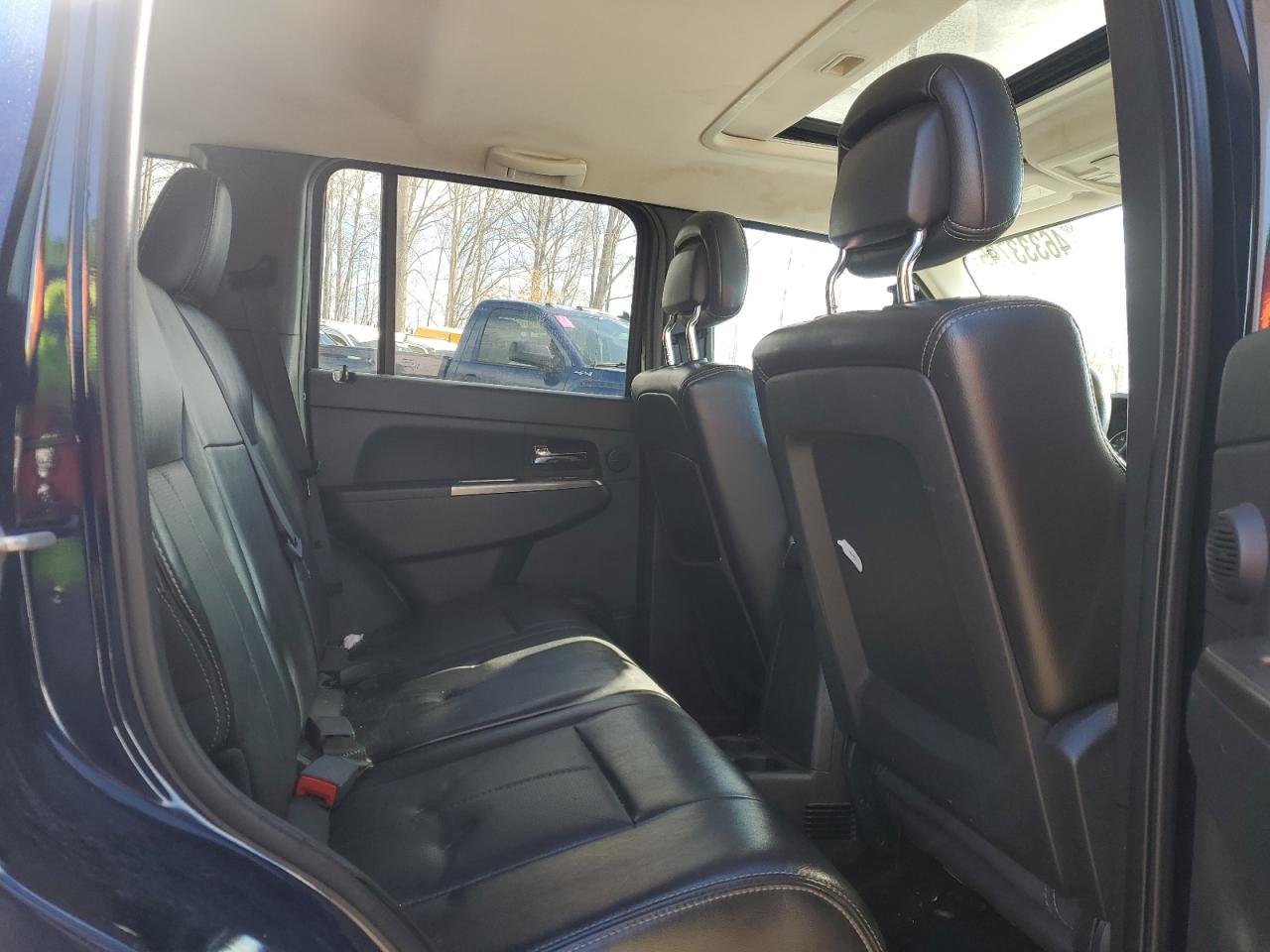 2012 Jeep Liberty (North America) - Image 11
