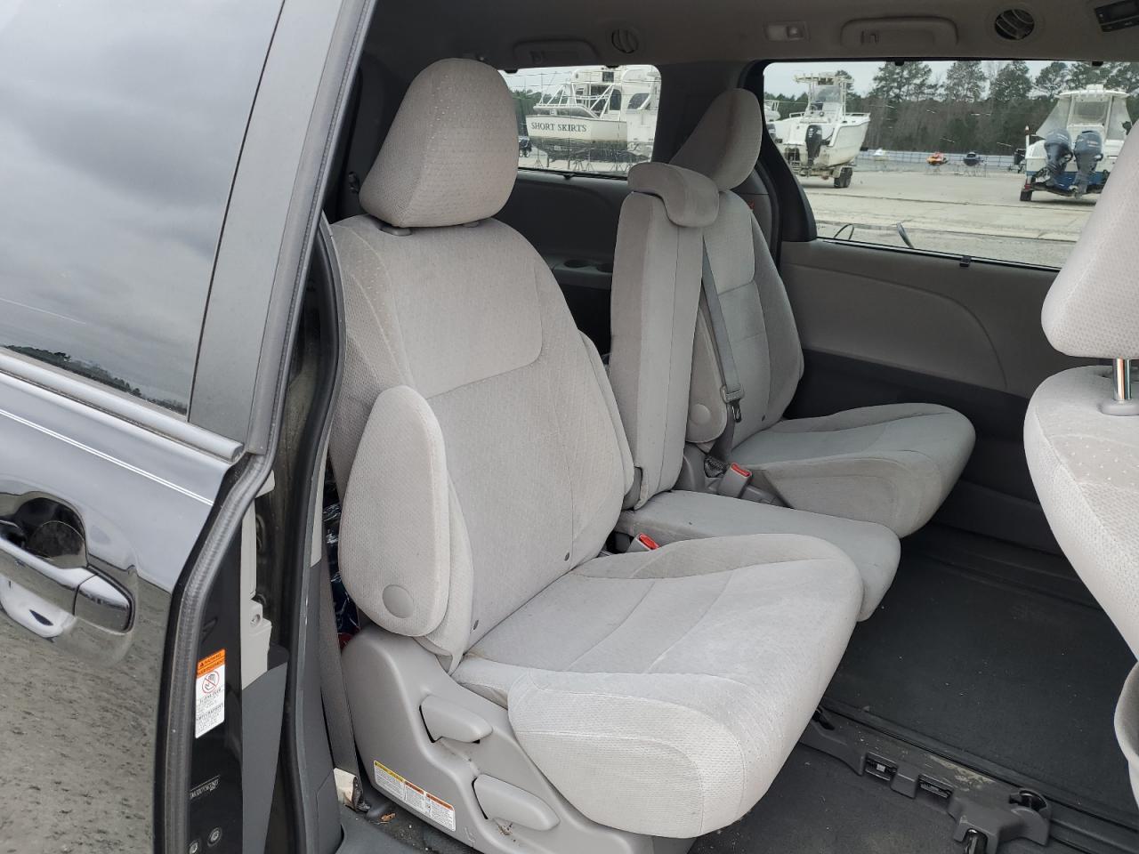 2015 Toyota Sienna - Image 11