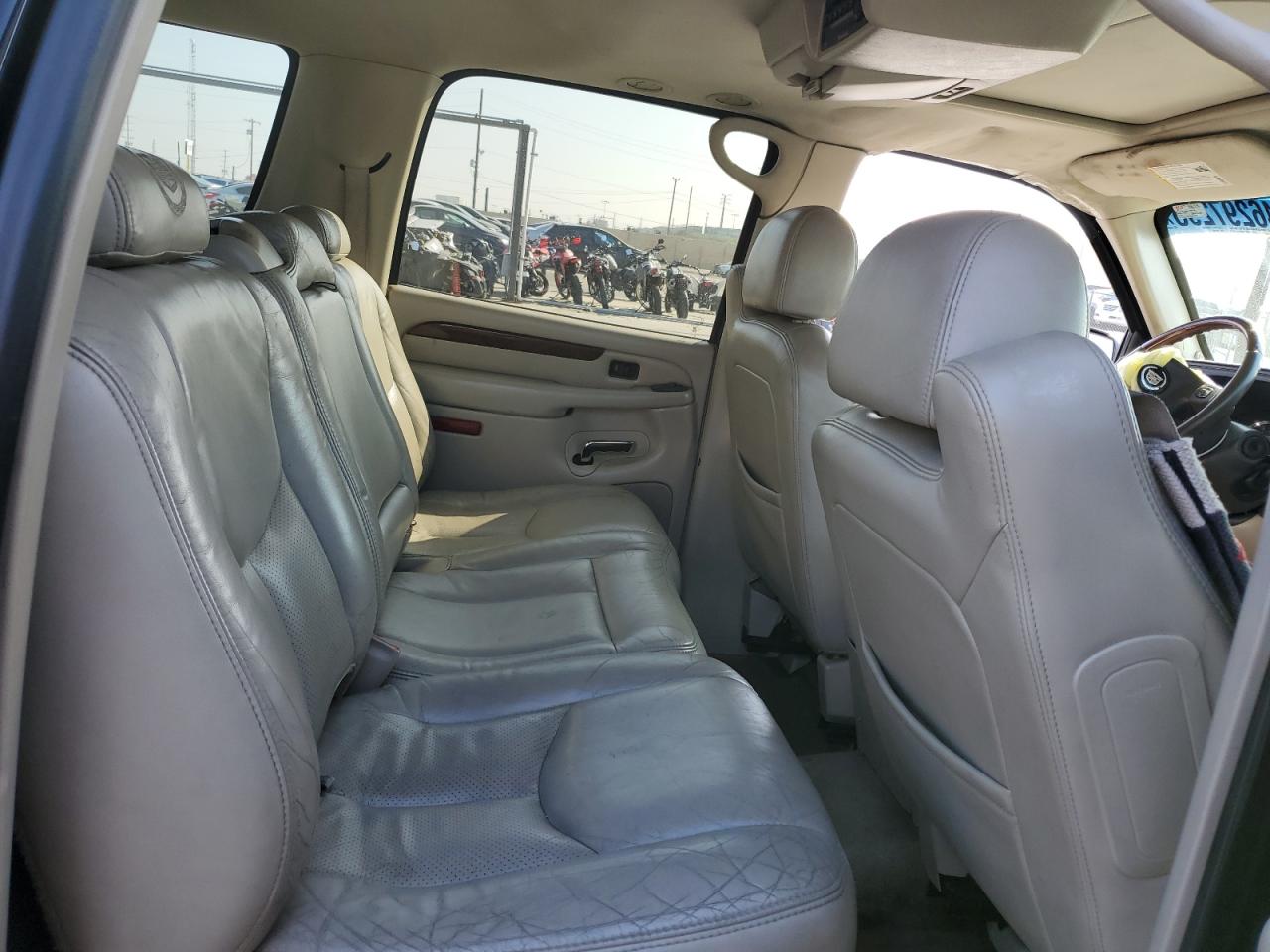 2006 Cadillac Escalade - Image 11