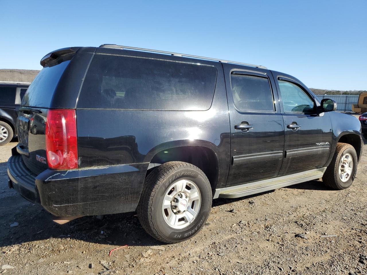 2011 GMC Yukon - Image 3