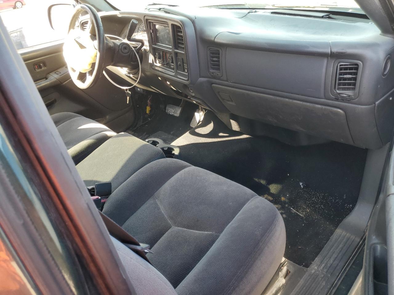 2004 GMC Sierra - Image 8