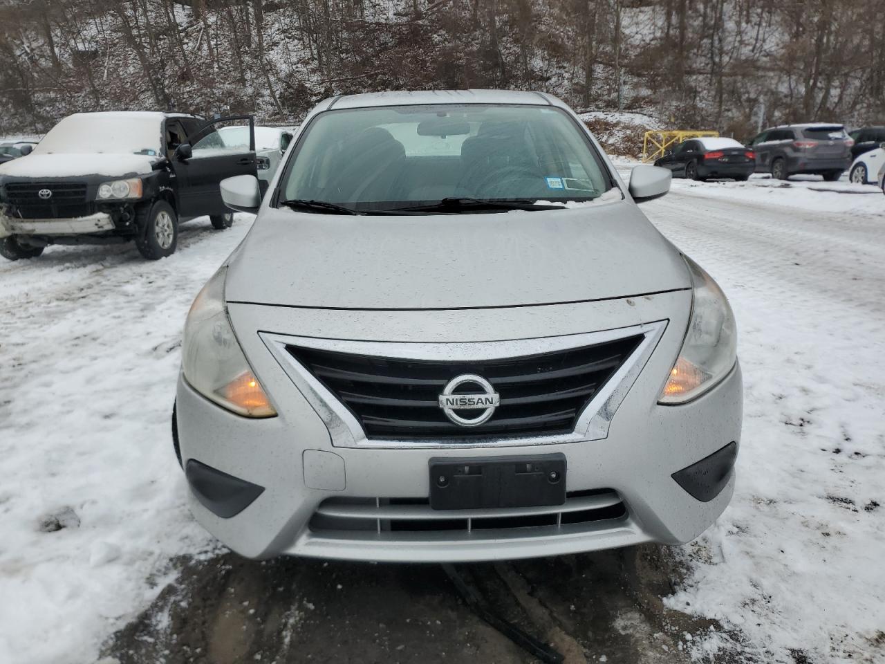 2019 Nissan Versa - Image 5
