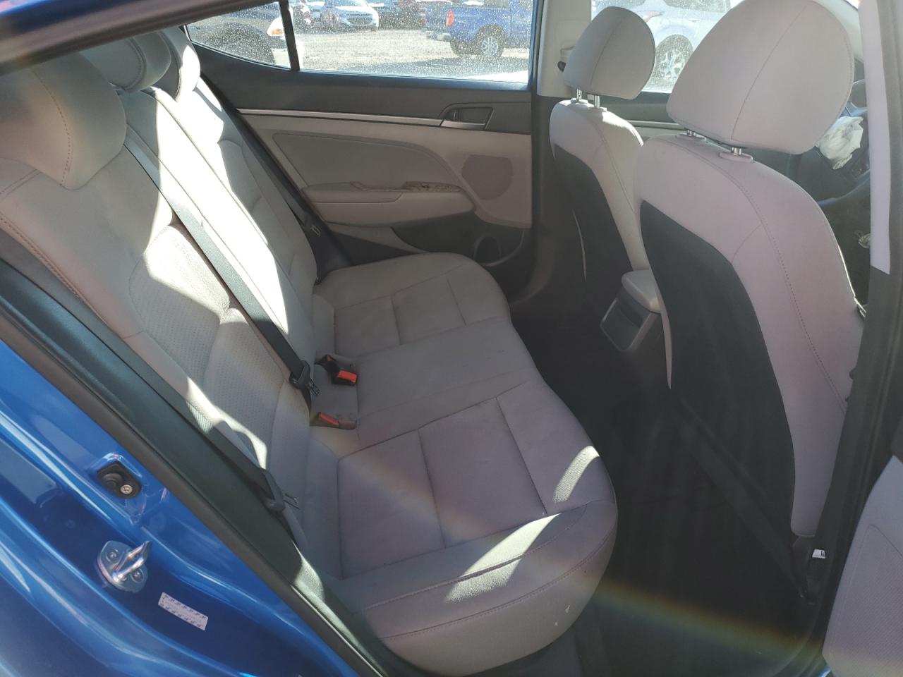 2017 Hyundai Elantra - Image 10