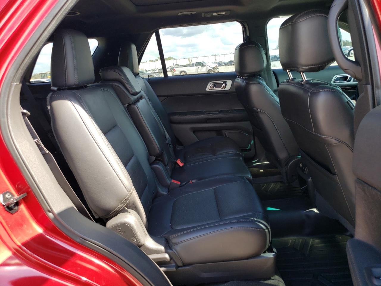 2015 Ford Explorer - Image 11