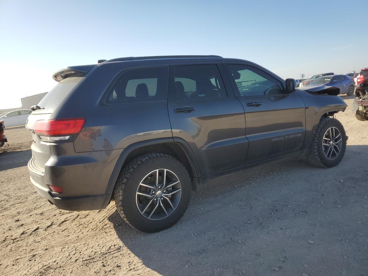 2018 Jeep Grand Cherokee - Image 3