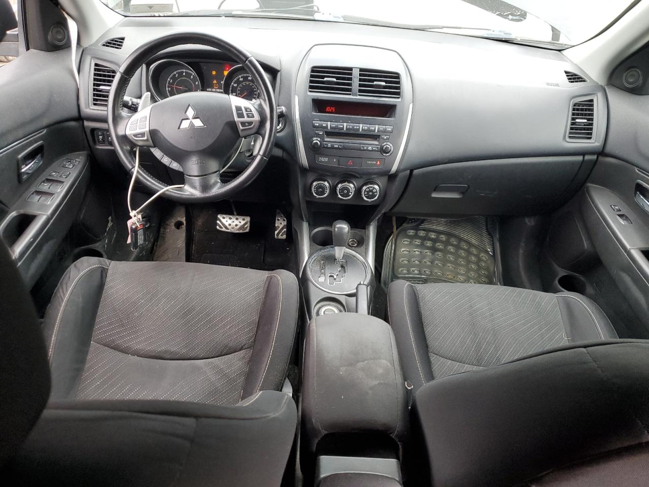 2013 Mitsubishi Outlander - Image 8