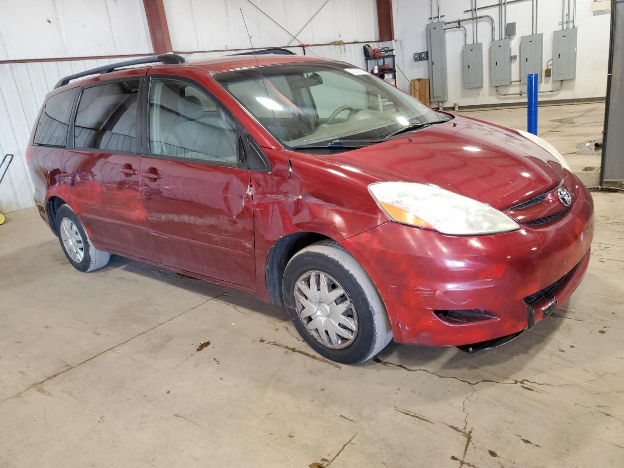 2010 Toyota Sienna - Image 4